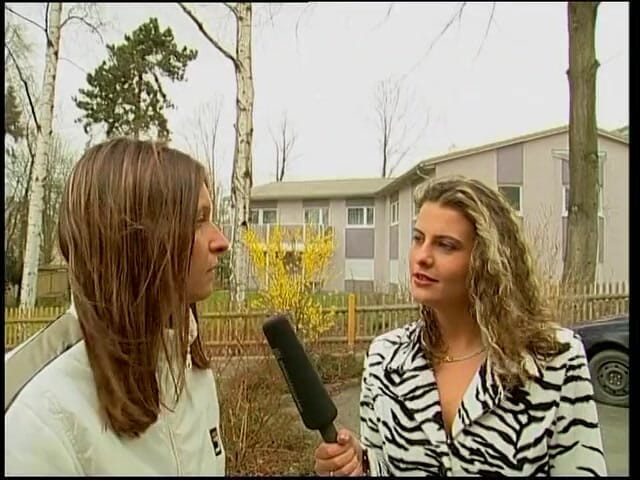 Lucky Cooch: Tatuada morena tira a roupa e mostra corpo tatuado quente