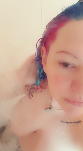 Livie Blainn: Mengambil Permohonan Untuk Buddy Mandi