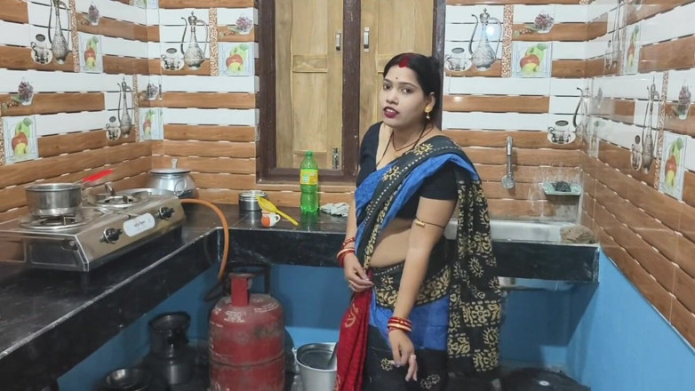 Sona bhabhi: Gorąca indyjska milf pokojówka żona uwodzi i jebanie ciężko, desi sex...
