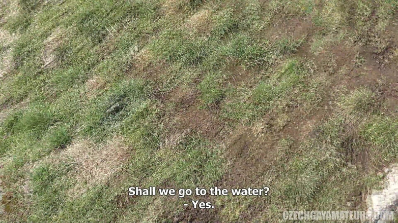 Czech Gay Amateurs: 捷克同性恋素人2后座口交和肚子镜头