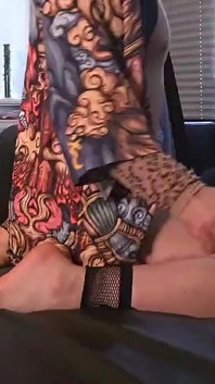 IranIsche Femboy Spielt Mit с чудовищным дилдо /