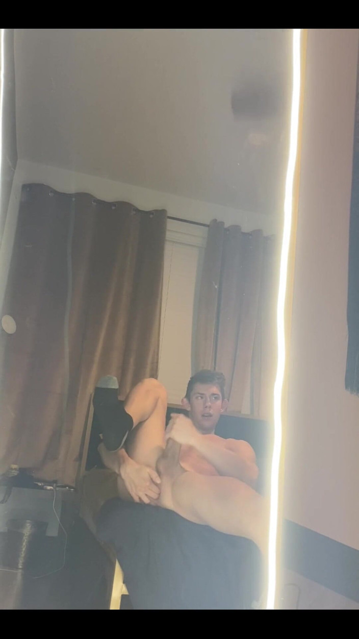 Zane Kazan: Regarde-moi