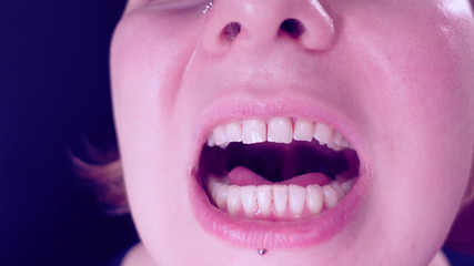 Arya Grander: Mangiare Chewing Fetish: la Gigantessa Vibrazione. Nessuna possibilità per little...