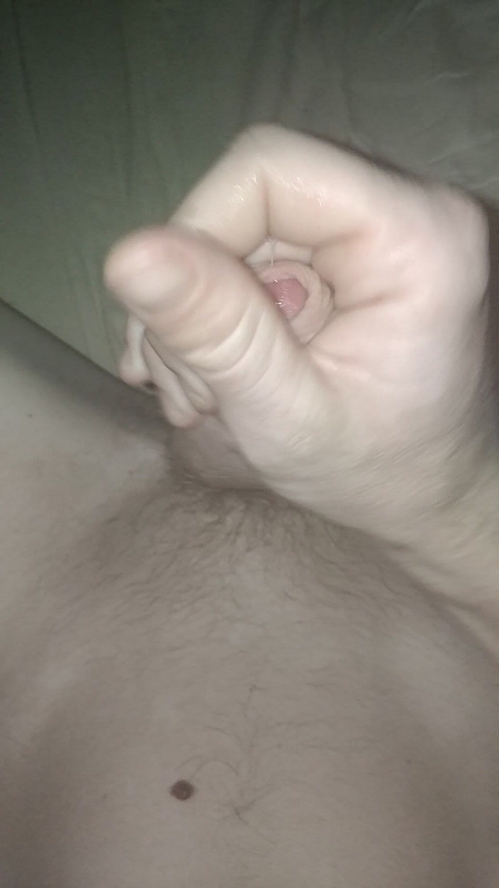 Himlong: Aku lagi asik muasin memekku pakai sperma hangatku sampai crot...