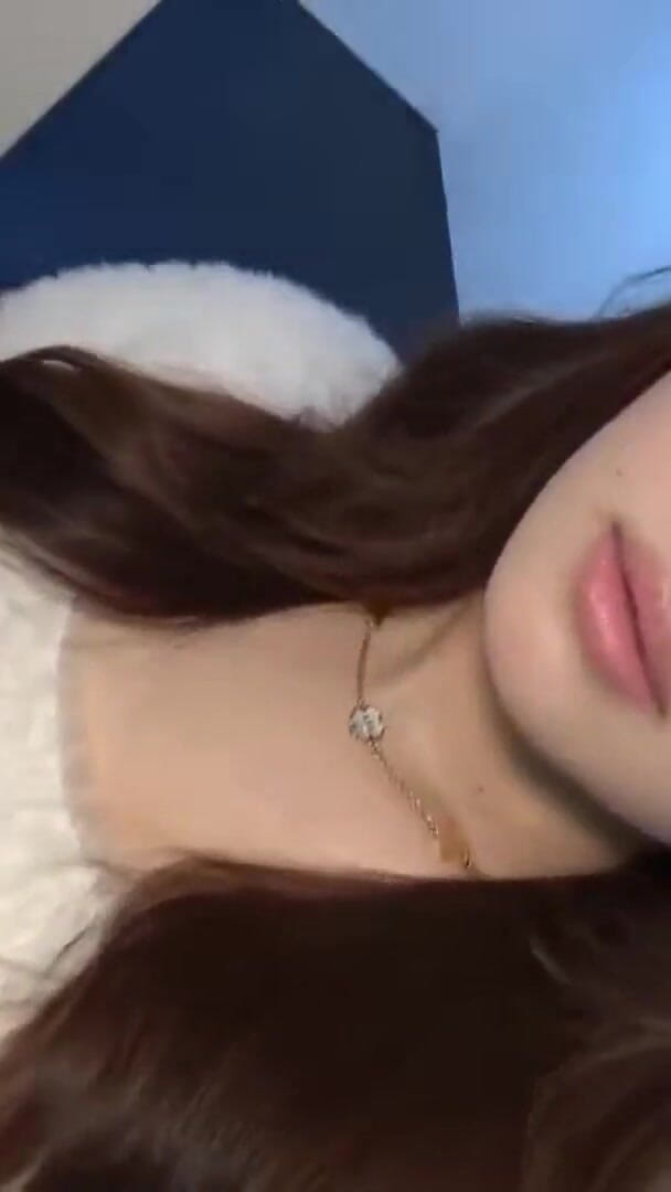 A case of fling: トップグラビアアイドルに匹敵するモデルのようなスタイルで圧倒的な美しさ