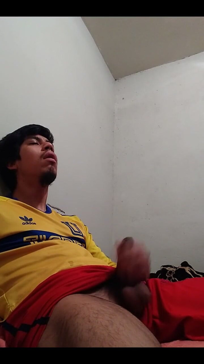 AlexAlejandro13: इस अच्छे मोटे लंड को देखने के लिए भागने आओ