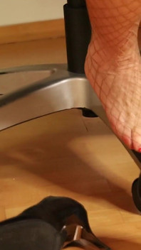 Brown Fishnet Heels Tease - kaki tembus pandang, goyang-goyang & kaki merah