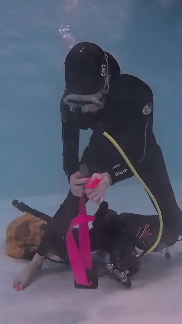 UKCuteGirl Lucy Lauren: Scuba Diving lucy: la striscia subacquea