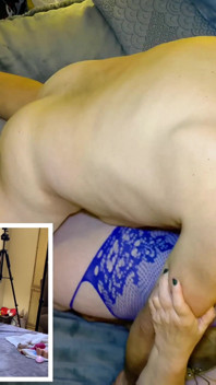 Bunicuța Carmen's Bimbo Bambi Blowiob, joc cu vibrator și orgasme cu futai în poziția misionarului 71623fap