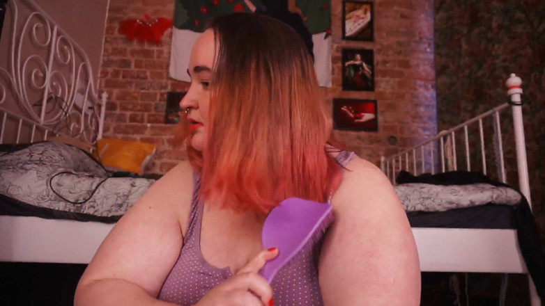 AssGives: Ich kämme meine haare