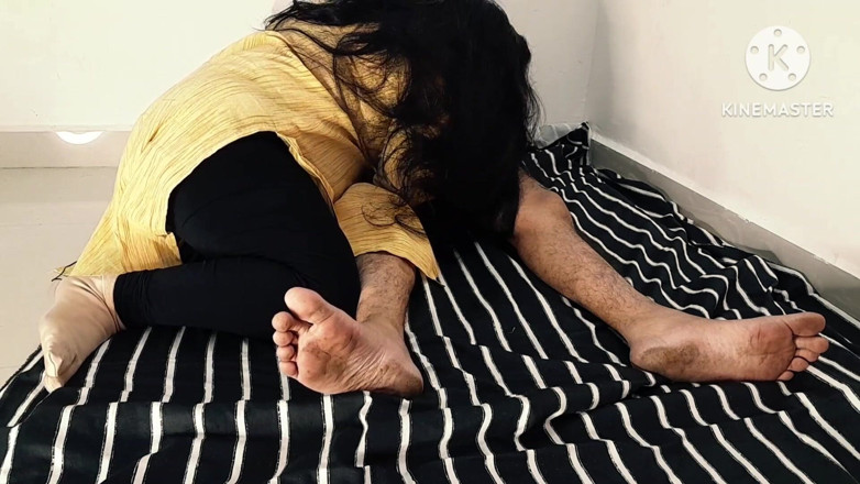 Salmaan001: Une belle-mère desi surprend son beau-fils en train de jouer...