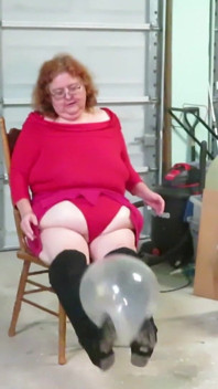 Minha bunda gorda abre alguns enormes balões claros