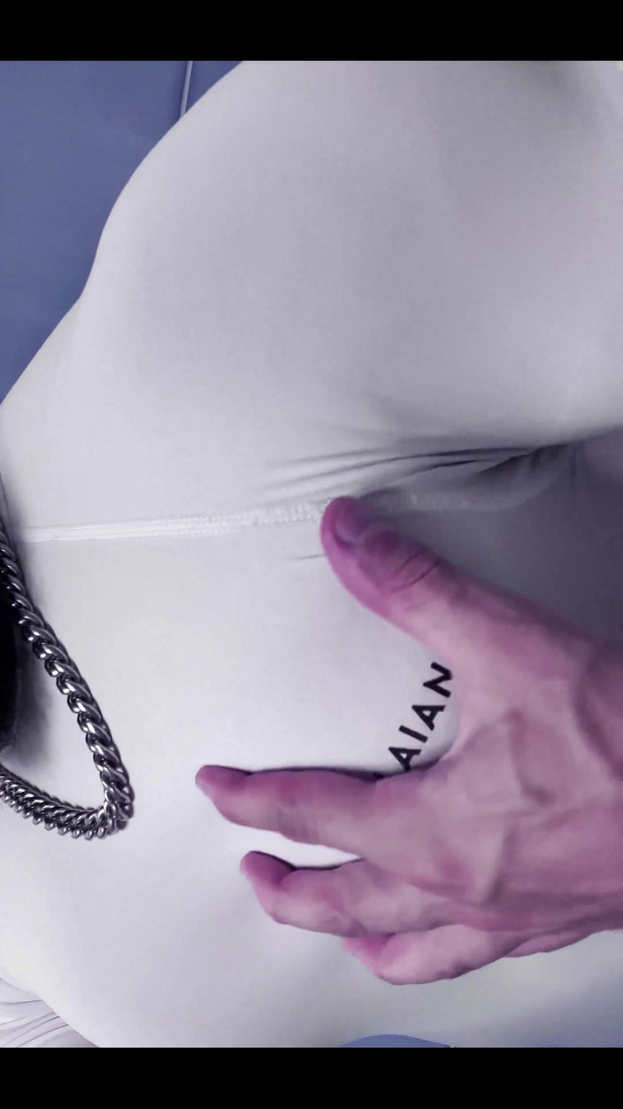 Mister Stone: Вы можете видеть эти сумасшедшие линии через тонкую ткань