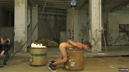 BoyNapped: Uma experiência dolorosa para Ariel!