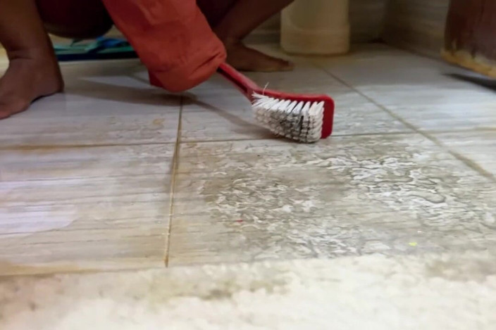 Aria Mia: Tetas grandes grandotas en collage caliente anippe en el baño...