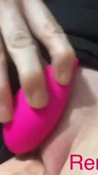 Gür ve dildo ile mastürbasyonumdan başka bir klip;)