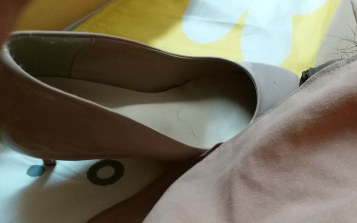 Kit19881127: Éjaculation en collants 21