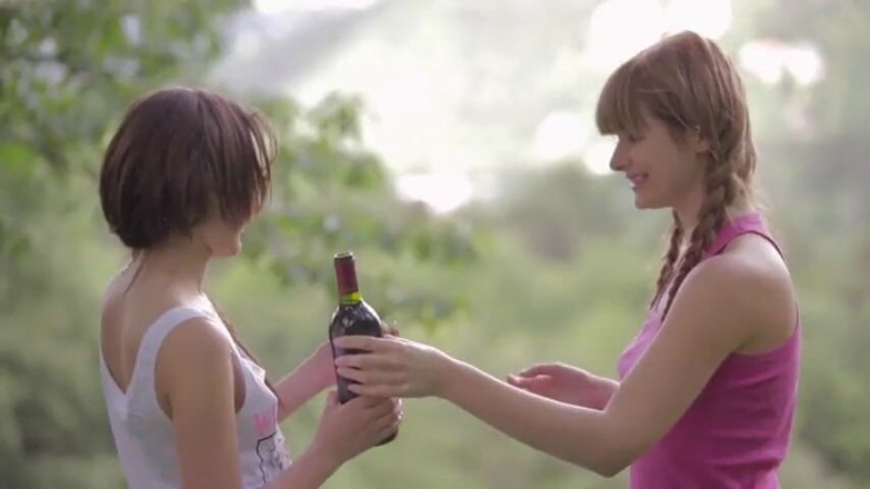 Lesbian Stories: สาววัยรุ่นน่ารักเลียหีและแหย่นิ้วรูหีแฉะๆ ของกันและกัน
