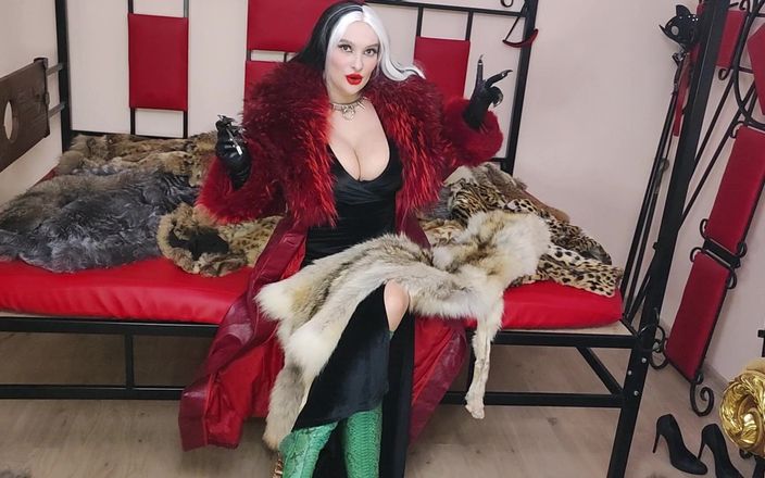 Princess18_: Cruella De Vil si gode le pellicce e lo squirt