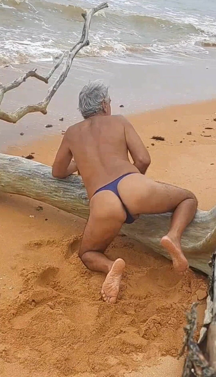 Ladysilvas: Ледісільва, яка неслухняна гаряча дупа на пляжі в бікіні