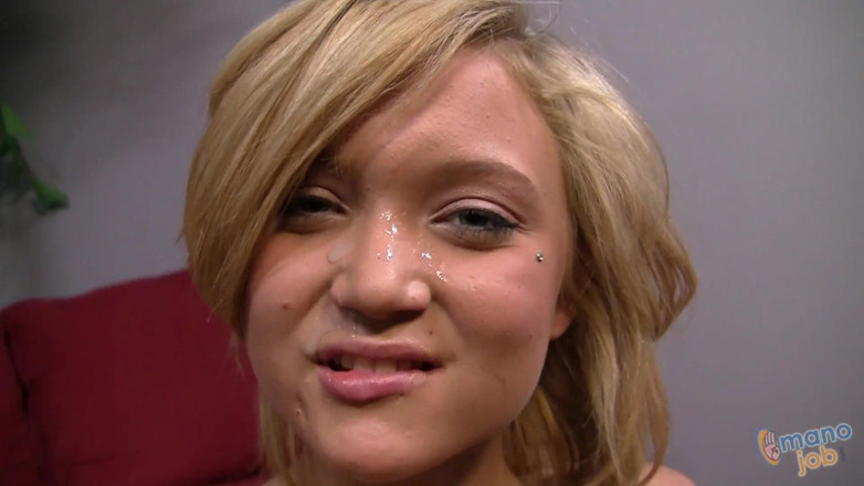 Mano Job: Tiny blonde teen Dakota catches big load in face from...