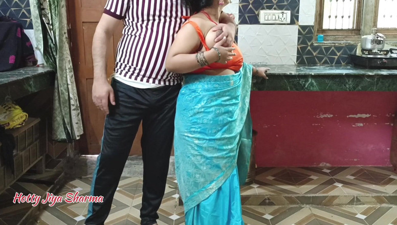 Hotty Jiya Sharmaa: Kiran Bhabhi scopata dal suo proprietario in affitto di fronte...