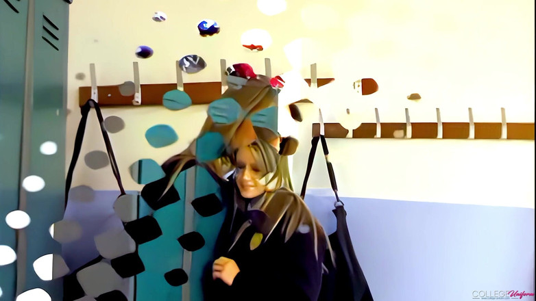 College Uniform: キャンディス・コリアーをフィーチャーしたクラシック女子高生