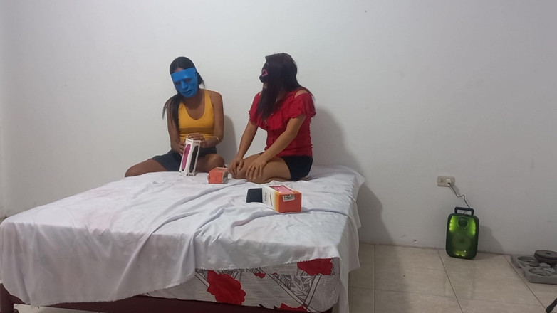 Martin13: डेट वाकई हॉट हो जाती है! मेरी प्रेमिका अपनी सौतेली बहन को लंड चुसाई करने के तरीके सीखने के लिए लाई