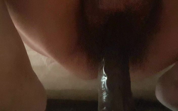 Mommy big hairy pussy: La chatte poilue d’une MILF avide