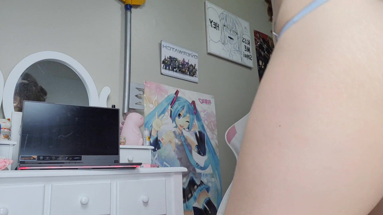 Otaku Jennii: Your kinky step ister gets your cock throbbing and squirts...