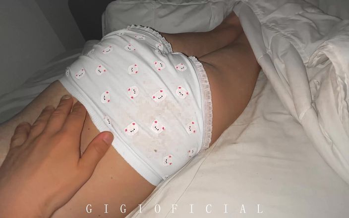 Gigi oficial: Una teen di 18 anni solo carina ragazza in pantaloni