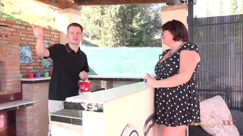 Aunt Judy's XXX: AuntJudysXXX - Horny Vacationing MILF Jojo Seduces the Bartender