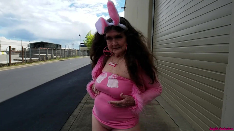 Sexy Sandra N Sir Christopher: Easter Bunny 2024 Usikan dubur