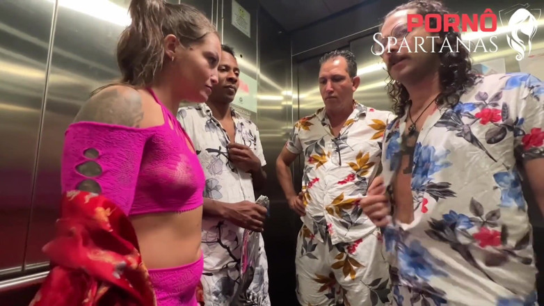 Porno Spartanas: Op carnaval ging het hoeren wild onder vrienden