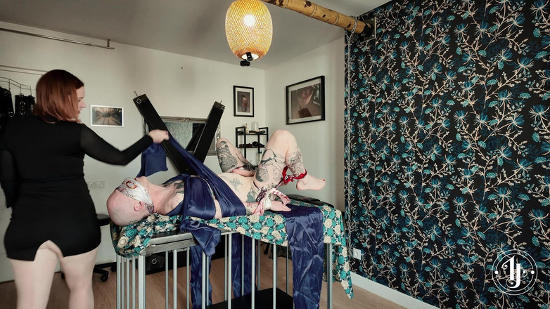 InannaJustice: 性感的围巾领带挑逗：Inanna justice捆绑和挑逗直到无助