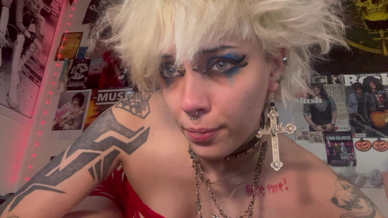 Glitterqueen1999: Glitterqueen1999 svázala nos provazem, prasečí nos fetiš, deepthroat péro sání...