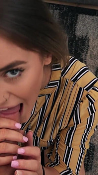 Kenzie Madison se sejdeme se starým profesorem - bývalá studentka ukazuje energické kozy, twerky a tvrdé jízdy