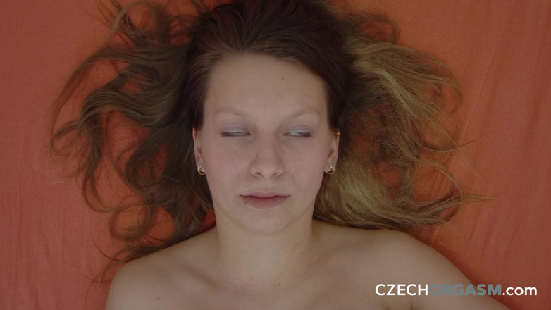 Czech Orgasm: Orgasmo ceco 115 bionda in cucina - non riesce a tenere le...