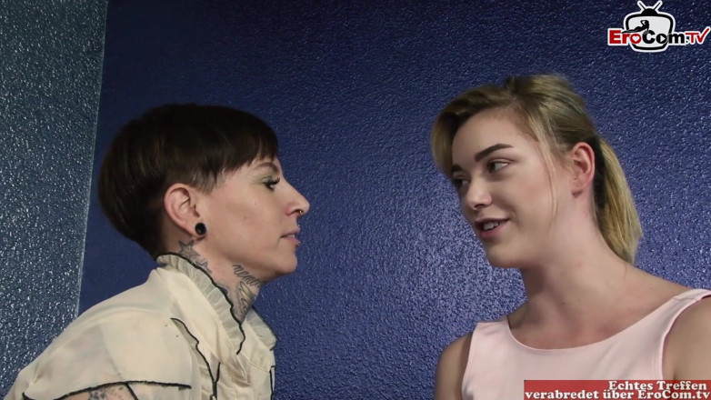 EroCom: Lesbian german stepsister during pussy fingering