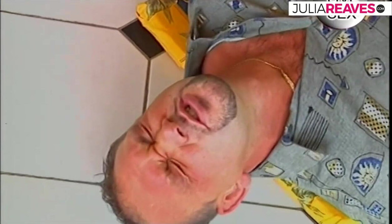 Retro German Casting: Une salope excitée se fait baiser sur la balançoire de...