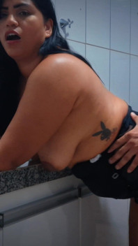 Fetish in cucina: la mia donna in pelle nera ha chiesto e io ho preso a pugni sul gambo!