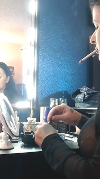 Si cewek nakal long virginia lagi asik gondal-gandul sambil pakai rokok 120