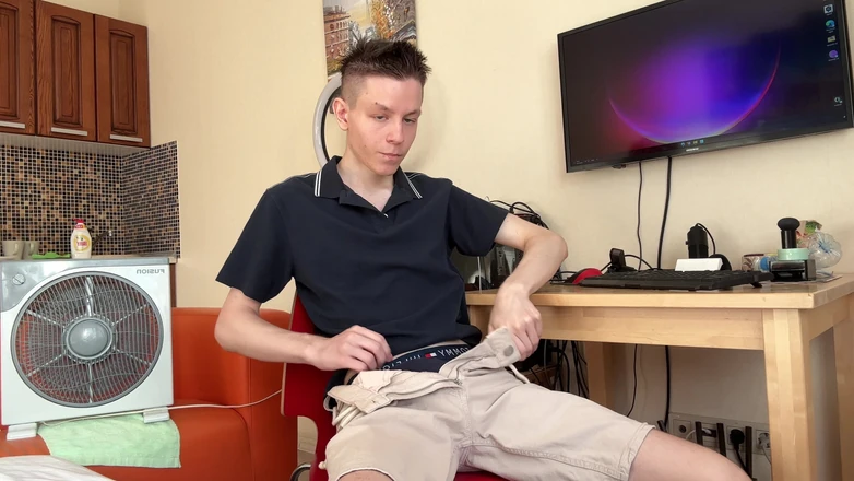 Morflot24: Знаете ли вы, что удаленный работник Евгений за компьютером?