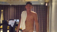 The Substance: Cuatro Twink Hetero entra a la ducha y se preparan...