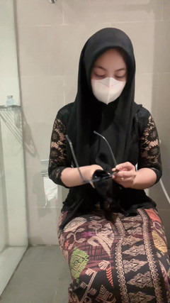 Biancaid: Sexy White Kebaya Hijab Girl Plays in the Toilet Until...