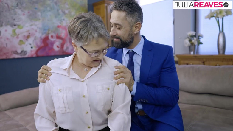 Discover 4K: Babička si užívá lízání kundičky a pak je ošukána do...