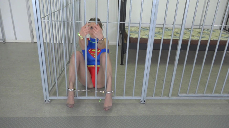 Restricting Ropes: Superdonna viene legata in prigione - Parte 1