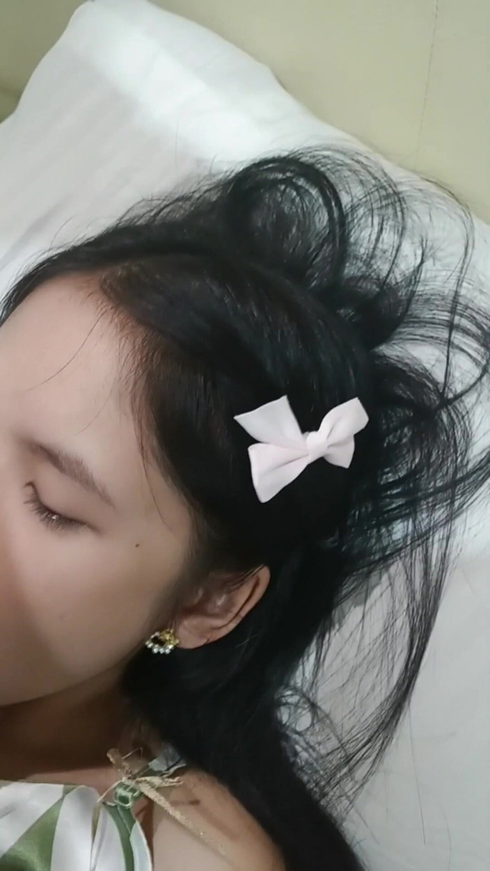 HiddenVibes69: This Happen When Me and My Stepsister Share in Bed