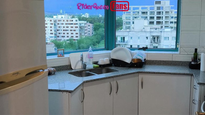 Riderqueen: Мачуха на кухні - відео для шанувальників