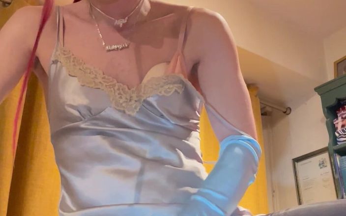 Jessica silk: Jess Silk berijdt dildo